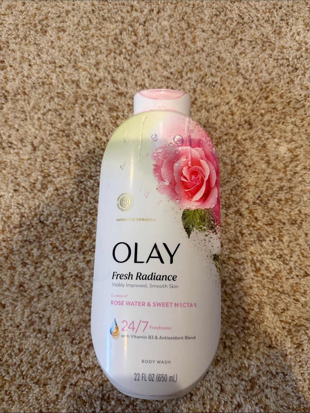OLAY Fresh Radiance Rose Water & Sweet Nectar Body Wash - Pink/White